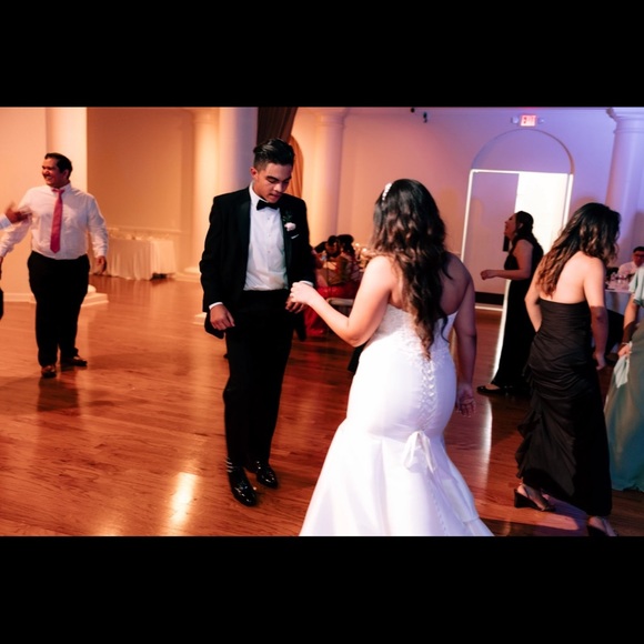 Essence of Australia Wedding Dress - Picture 3 of 3